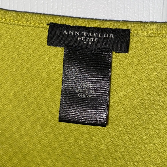 Green/Yellow Professional Top - Picture 3 of 4